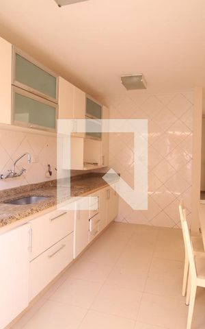 Casa à venda com 300m², 4 quartos e 4 vagasCozinha