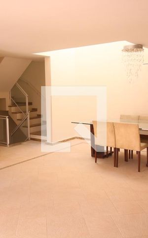 Casa à venda com 300m², 4 quartos e 4 vagasSala