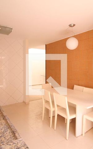 Casa à venda com 300m², 4 quartos e 4 vagasCozinha