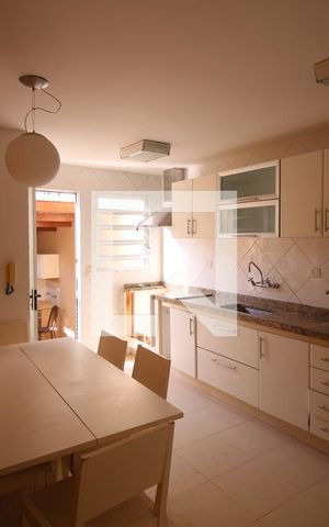 Casa à venda com 300m², 4 quartos e 4 vagasCozinha