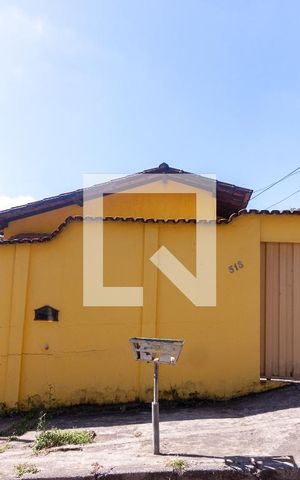 Casa à venda com 110m², 3 quartos e 2 vagas Casa à venda com 110m², 3 quartos e 2 vagasFachada
