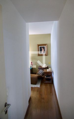 Apartamento à venda com 180m², 4 quartos e 2 vagas Apartamento à venda com 180m², 4 quartos e 2 vagasSuíte