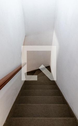 Casa para alugar com 84m², 2 quartos e 1 vagaEscada