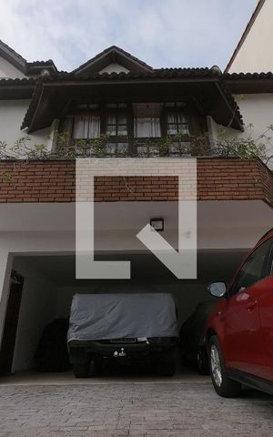 Casa para alugar com 280m², 3 quartos e 5 vagasFachada