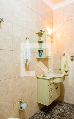 Casa à venda com 245m², 3 quartos e 2 vagas Casa à venda com 245m², 3 quartos e 2 vagasBanheiro social