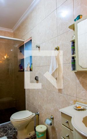 Casa à venda com 245m², 3 quartos e 2 vagas Casa à venda com 245m², 3 quartos e 2 vagasBanheiro social