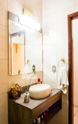 Casa à venda com 245m², 3 quartos e 2 vagas Casa à venda com 245m², 3 quartos e 2 vagasLavabo