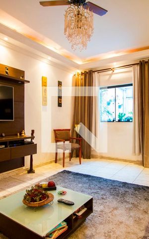 Casa à venda com 245m², 3 quartos e 2 vagas Casa à venda com 245m², 3 quartos e 2 vagasSala