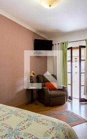 Casa à venda com 245m², 3 quartos e 2 vagas Casa à venda com 245m², 3 quartos e 2 vagasQuarto 2 - Suíte