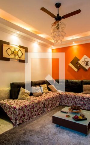 Casa à venda com 245m², 3 quartos e 2 vagas Casa à venda com 245m², 3 quartos e 2 vagasSala