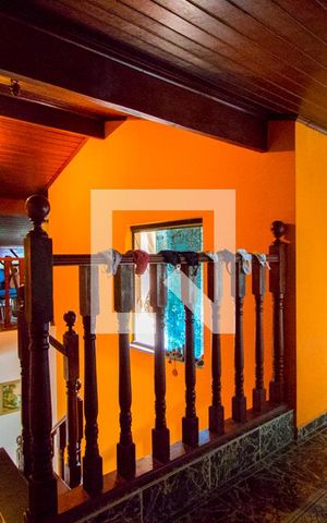 Casa à venda com 245m², 3 quartos e 2 vagas Casa à venda com 245m², 3 quartos e 2 vagasSótão