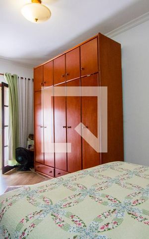 Casa à venda com 245m², 3 quartos e 2 vagas Casa à venda com 245m², 3 quartos e 2 vagasQuarto 2 - Suíte