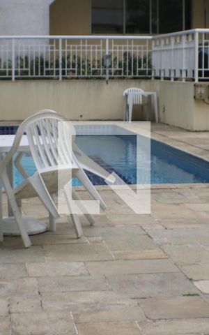 Apartamento para alugar com 65m², 2 quartos e 1 vagaÁrea comum - Piscina