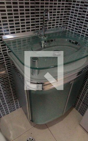 Apartamento à venda com 49m², 2 quartos e 1 vaga Apartamento à venda com 49m², 2 quartos e 1 vagaBanheiro