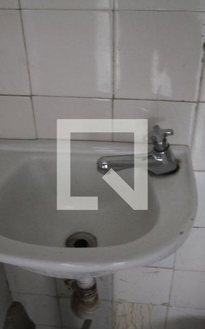 Apartamento para alugar com 70m², 2 quartos e sem vagaBanheiro de Serviço
