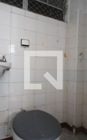 Apartamento para alugar com 70m², 2 quartos e sem vagaBanheiro de Serviço