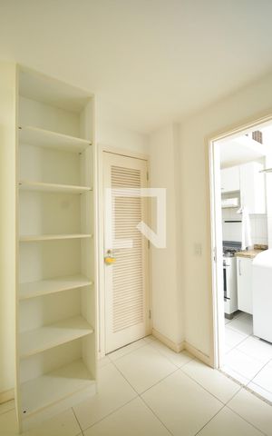 Apartamento para alugar com 90m², 2 quartos e 1 vagaCloset