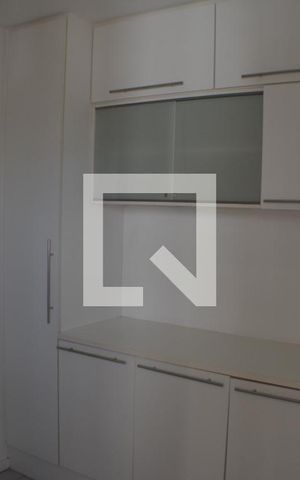 Apartamento para alugar com 81m², 3 quartos e 1 vagaÁrea de Serviço - banheiro e dependencia
