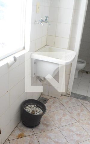 Apartamento para alugar com 81m², 3 quartos e 1 vagaÁrea de Serviço - banheiro e dependencia