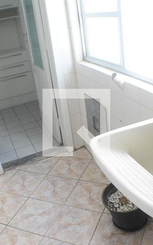 Apartamento para alugar com 81m², 3 quartos e 1 vagaÁrea de Serviço - banheiro e dependencia