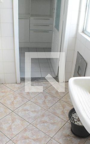 Apartamento para alugar com 81m², 3 quartos e 1 vagaÁrea de Serviço - banheiro e dependencia