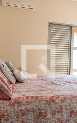 Casa à venda com 125m², 2 quartos e 2 vagas Casa à venda com 125m², 2 quartos e 2 vagasSuíte