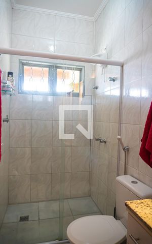 Casa à venda com 125m², 2 quartos e 2 vagas Casa à venda com 125m², 2 quartos e 2 vagasBanheiro da Suíte