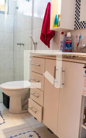 Casa à venda com 125m², 2 quartos e 2 vagas Casa à venda com 125m², 2 quartos e 2 vagasBanheiro da Suíte