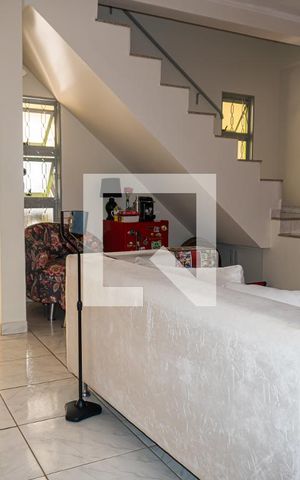 Casa à venda com 125m², 2 quartos e 2 vagas Casa à venda com 125m², 2 quartos e 2 vagasSala