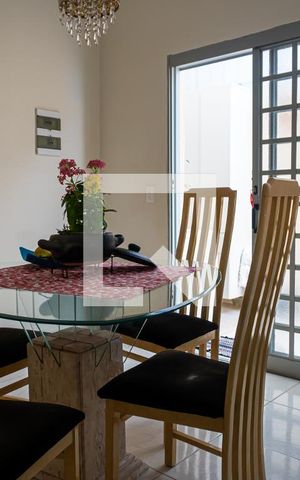 Casa à venda com 125m², 2 quartos e 2 vagas Casa à venda com 125m², 2 quartos e 2 vagasCozinha