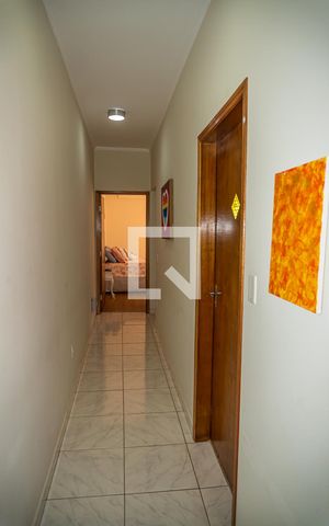 Casa à venda com 125m², 2 quartos e 2 vagas Casa à venda com 125m², 2 quartos e 2 vagasCorredor