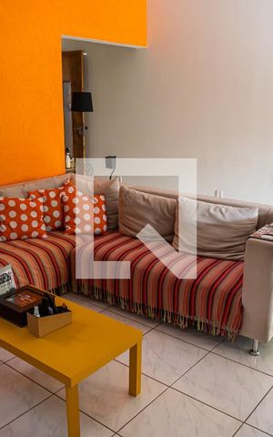Casa à venda com 125m², 2 quartos e 2 vagas Casa à venda com 125m², 2 quartos e 2 vagasSala