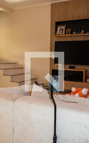 Casa à venda com 125m², 2 quartos e 2 vagas Casa à venda com 125m², 2 quartos e 2 vagasSala