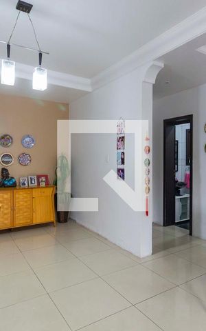 Casa à venda com 300m², 6 quartos e 2 vagas Casa à venda com 300m², 6 quartos e 2 vagasSala Casa 1