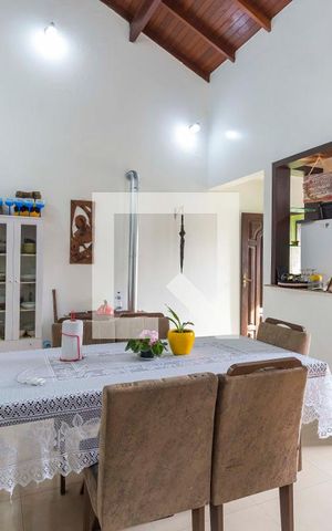 Casa à venda com 300m², 6 quartos e 2 vagas Casa à venda com 300m², 6 quartos e 2 vagasSala de Jantar casa 3