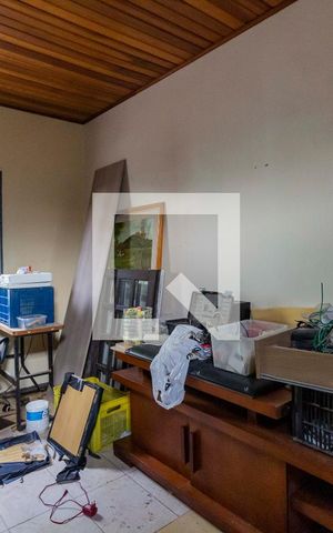 Casa à venda com 300m², 6 quartos e 2 vagas Casa à venda com 300m², 6 quartos e 2 vagasQuarto casa 2