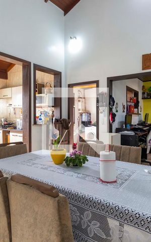 Casa à venda com 300m², 6 quartos e 2 vagas Casa à venda com 300m², 6 quartos e 2 vagasSala de Jantar casa 3