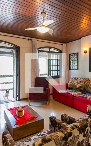 Casa à venda com 300m², 6 quartos e 2 vagas Casa à venda com 300m², 6 quartos e 2 vagasSala casa 3