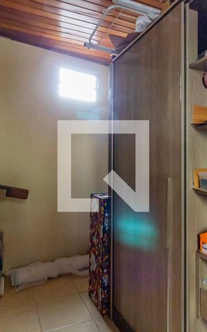 Casa à venda com 300m², 6 quartos e 2 vagas Casa à venda com 300m², 6 quartos e 2 vagasQuarto casa 2