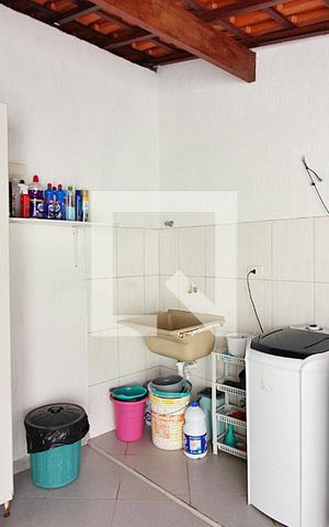Casa à venda com 200m², 3 quartos e 1 vagaLavanderia