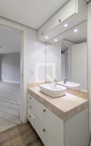 Casa à venda com 300m², 3 quartos e 2 vagas Casa à venda com 300m², 3 quartos e 2 vagasSuíte banheiro
