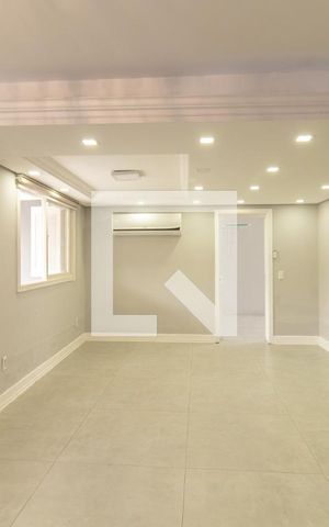 Casa à venda com 300m², 3 quartos e 2 vagas Casa à venda com 300m², 3 quartos e 2 vagasSala