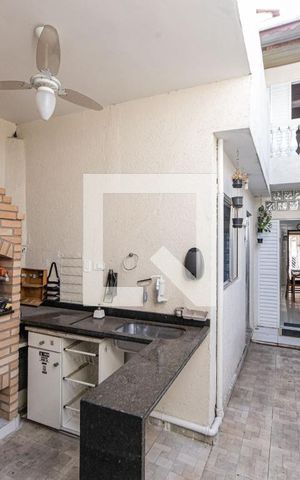 Casa à venda com 130m², 3 quartos e 1 vaga Casa à venda com 130m², 3 quartos e 1 vagaChurrasqueira