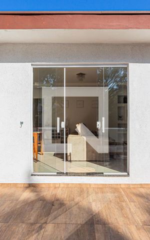 Casa à venda com 216m², 4 quartos e 2 vagas Casa à venda com 216m², 4 quartos e 2 vagasVaranda da Sala