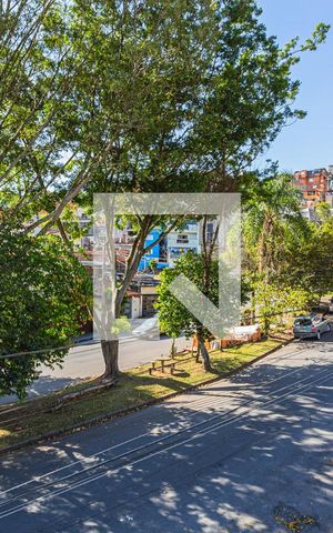 Casa à venda com 216m², 4 quartos e 2 vagas Casa à venda com 216m², 4 quartos e 2 vagasVista da Varanda da Sala