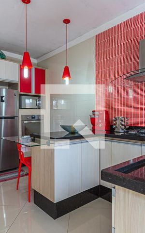Casa à venda com 216m², 4 quartos e 2 vagas Casa à venda com 216m², 4 quartos e 2 vagasCozinha