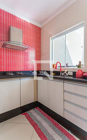 Casa à venda com 216m², 4 quartos e 2 vagas Casa à venda com 216m², 4 quartos e 2 vagasCozinha