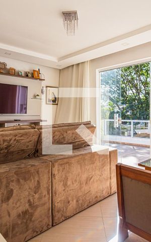Casa à venda com 216m², 4 quartos e 2 vagas Casa à venda com 216m², 4 quartos e 2 vagasSala