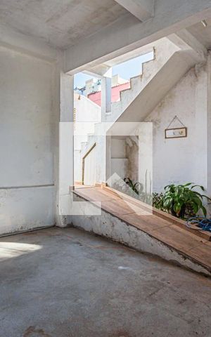 Casa à venda com 216m², 4 quartos e 2 vagas Casa à venda com 216m², 4 quartos e 2 vagasGaragem