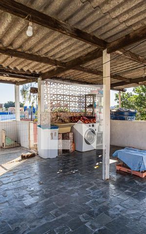 Casa à venda com 216m², 4 quartos e 2 vagas Casa à venda com 216m², 4 quartos e 2 vagasÁrea de Serviço